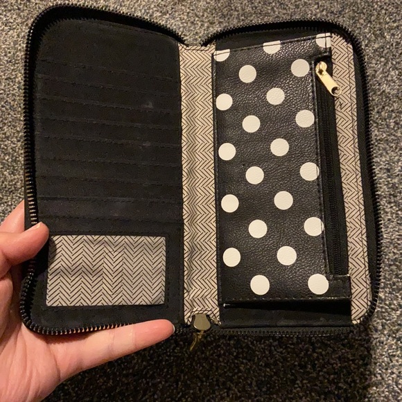 Handbag - Picture 2 of 2